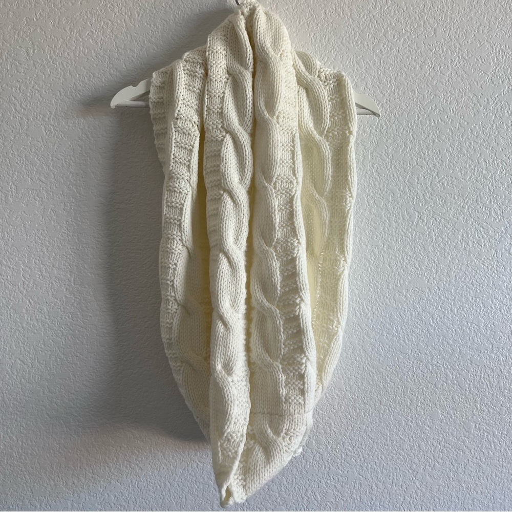 Simonetta Cable Knit Infinity Scarf | Ivory